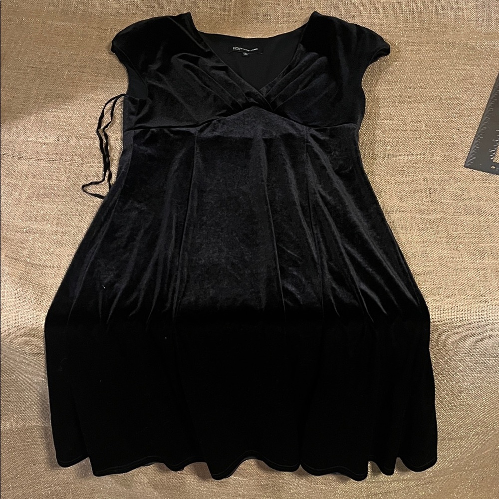 Jones New York Elegant Black Velvet Dress